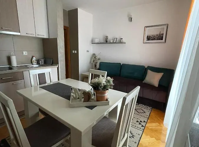 Apartament Miniki *